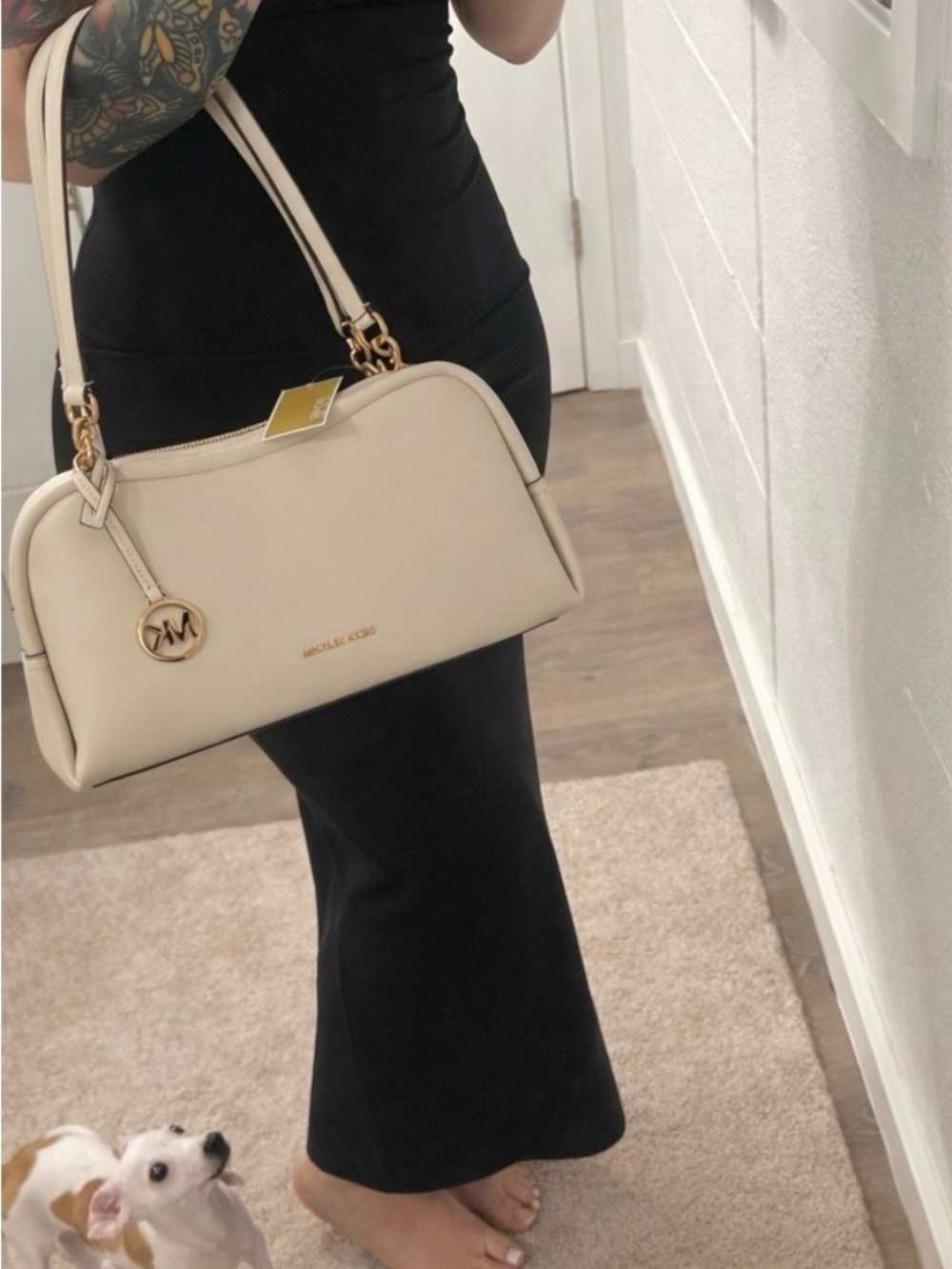 ✨COMES W/ FREE MYSTERY BAG✨👯‍♀️ Michael Kors Cream Leather Shoulder Bag